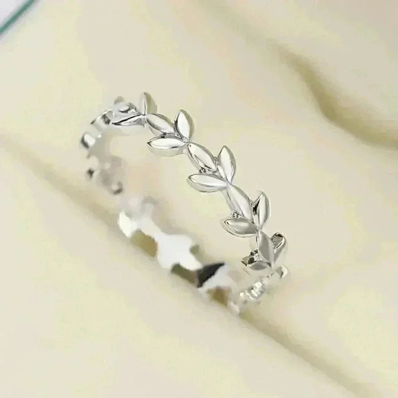 New 925 Silver Ivy Band Ring - Picture 3 of 3